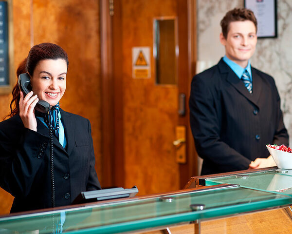 Cualidades de un recepcionista de hotel