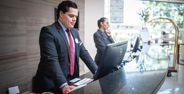 Habilidades de un recepcionista de hotel