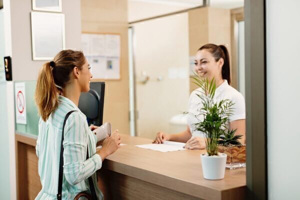 Habilidades de un recepcionista de hotel