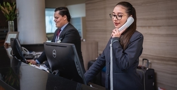 Habilidades de un recepcionista de hotel