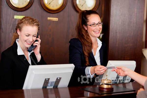 Cualidades de un recepcionista de hotel